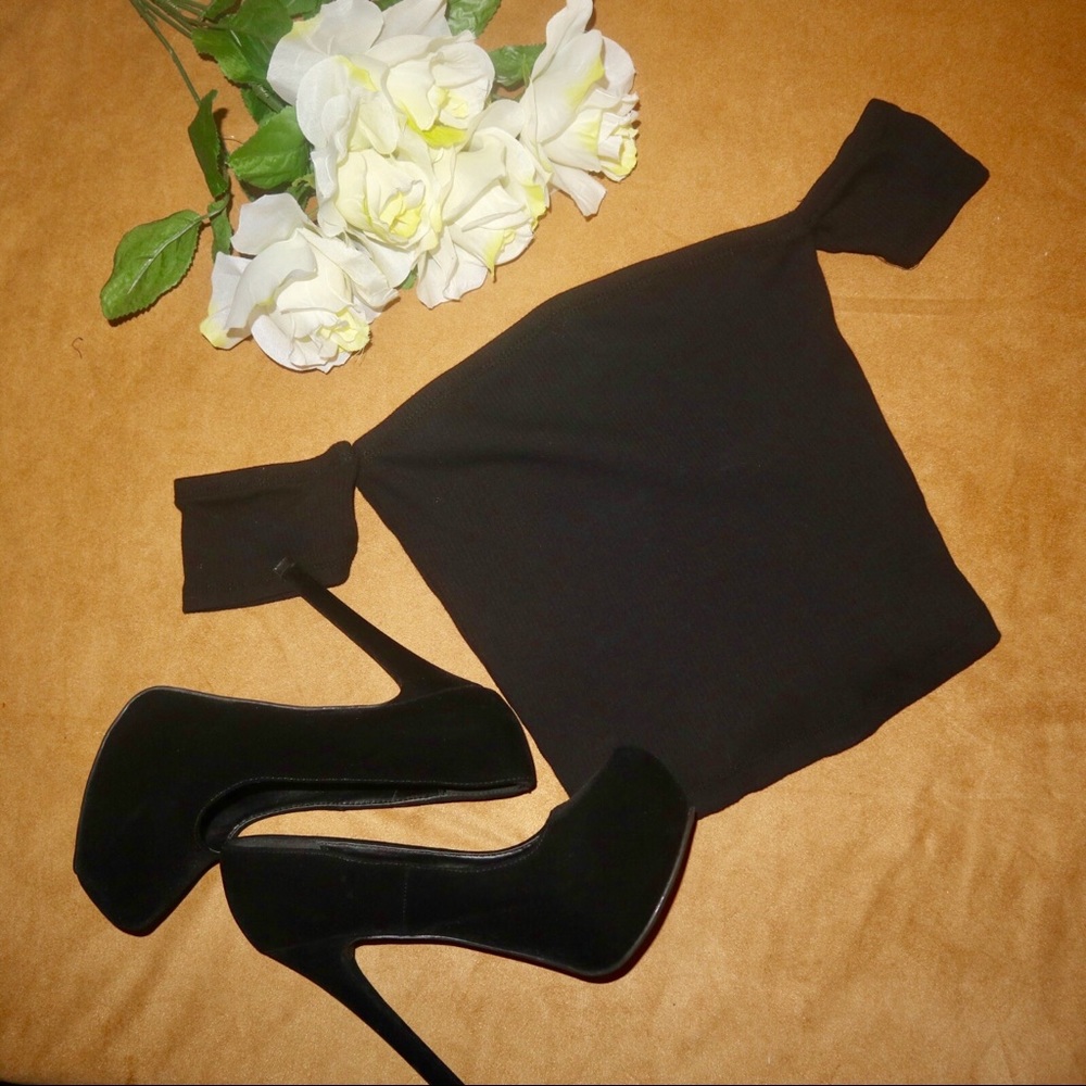 Off shoulder crop top